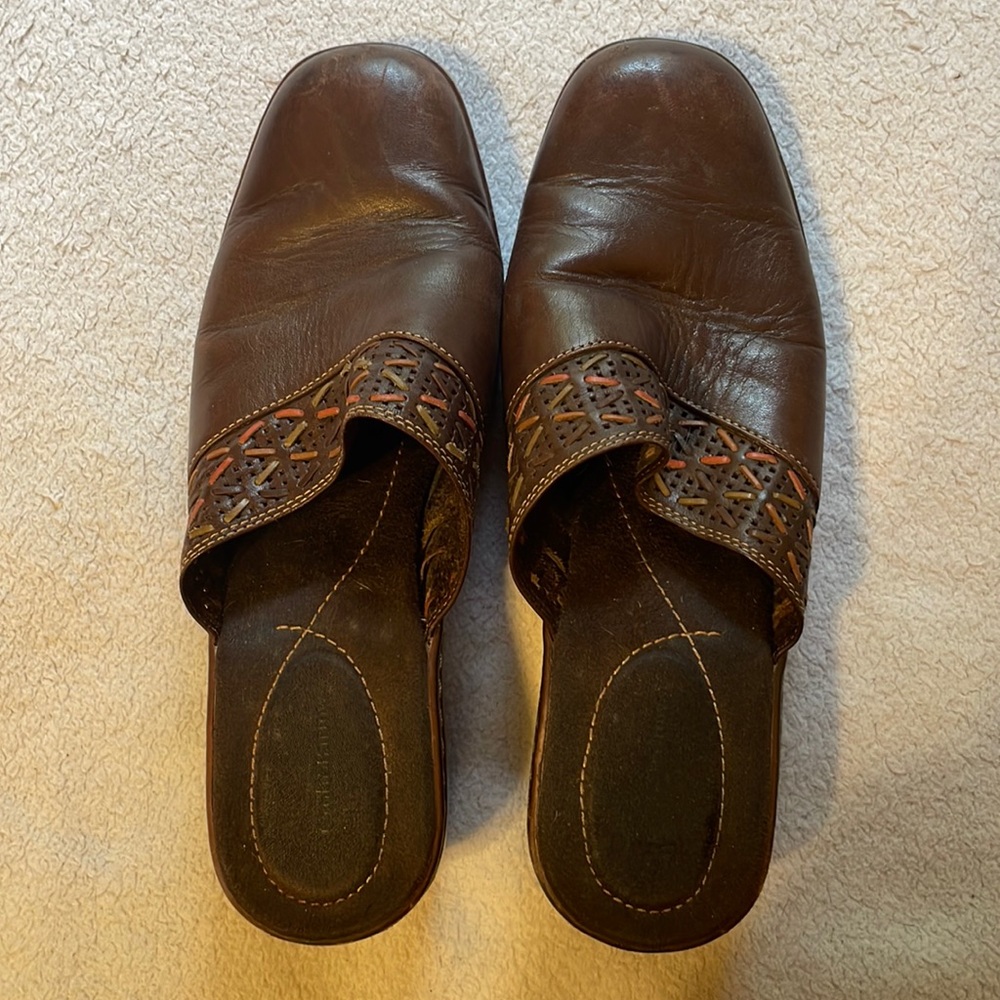 Croft & Barrow brown leather clogs